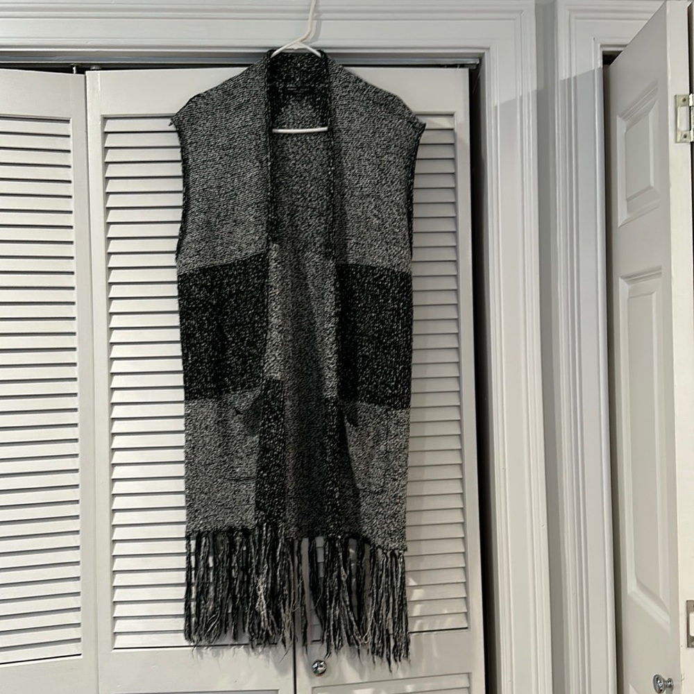 Romeo + Juliet Couture Fringe Knit Fringe Vest